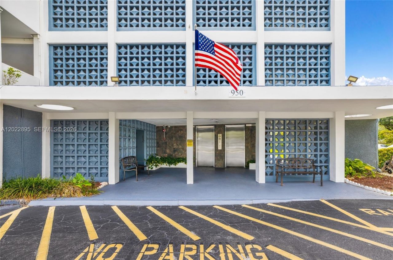 950 Hillcrest Dr , Unit 212, Hollywood, FL 33021 Photo
