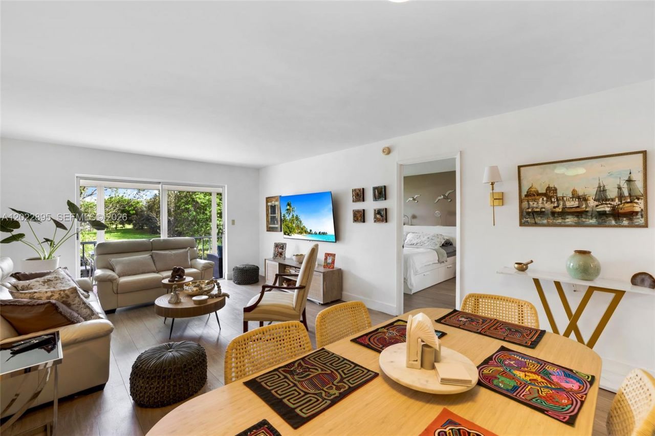 950 Hillcrest Dr , Unit 212, Hollywood, FL 33021 Photo