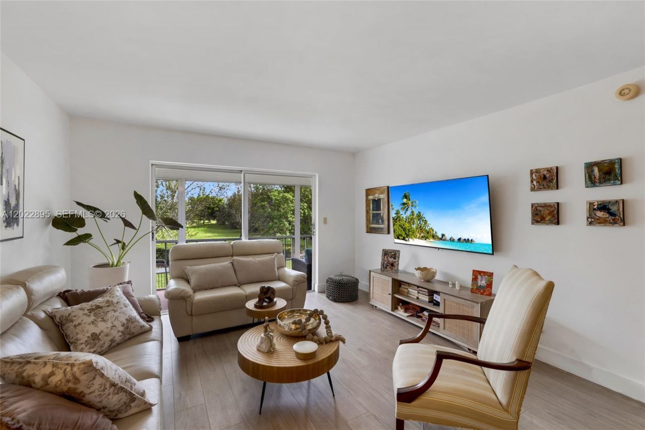 950 Hillcrest Dr , Unit 212, Hollywood, FL 33021 Photo