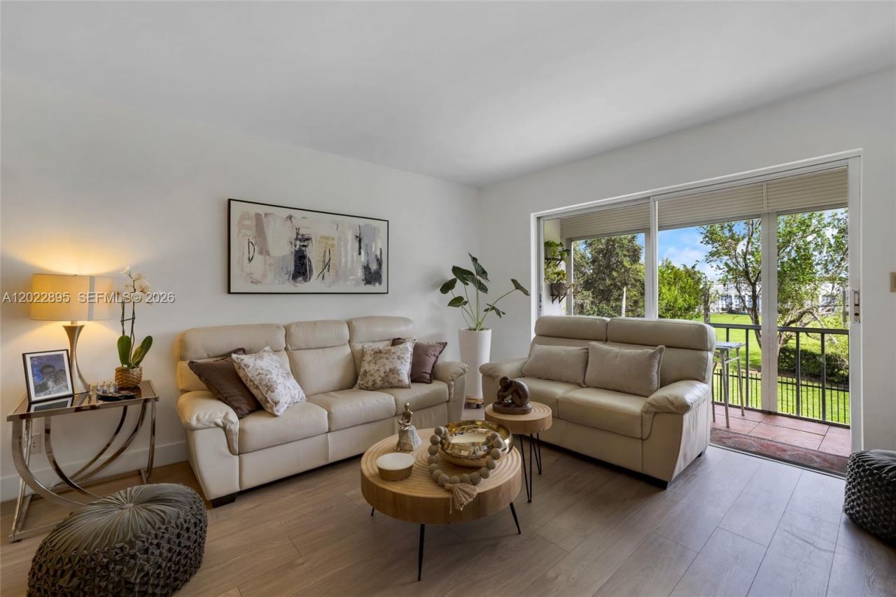 950 Hillcrest Dr , Unit 212, Hollywood, FL 33021 Photo
