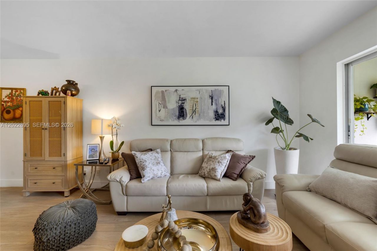 950 Hillcrest Dr , Unit 212, Hollywood, FL 33021 Photo