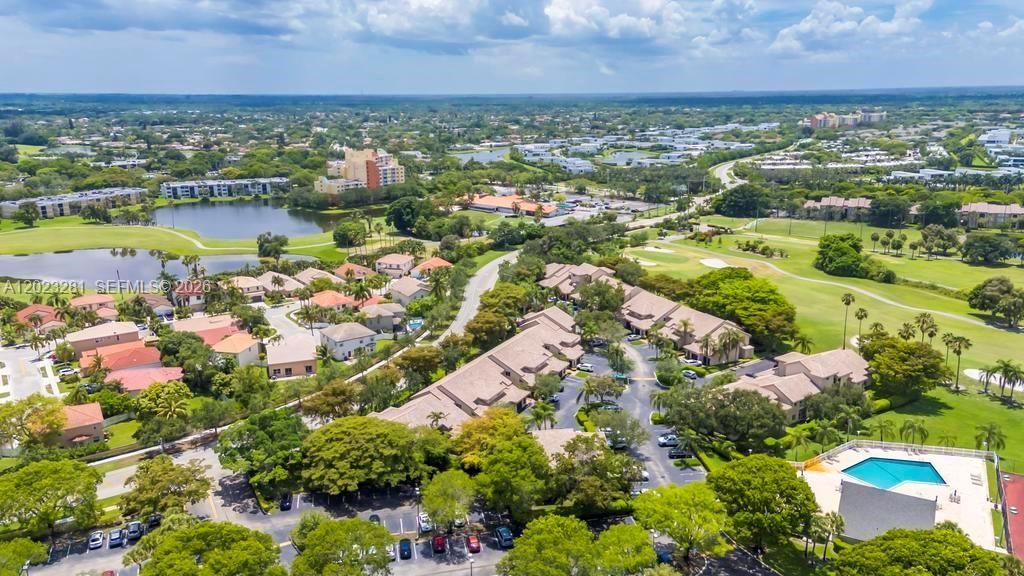 16320 Malibu Dr , Unit 10, Weston, FL 33326 Photo