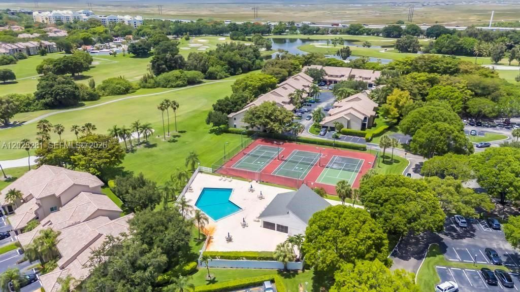 16320 Malibu Dr , Unit 10, Weston, FL 33326 Photo