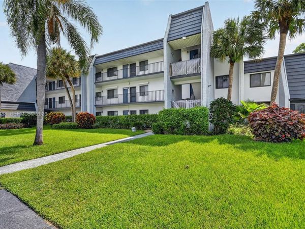 4230 Deste Ct, Unit 107, Lake Worth, FL 33467