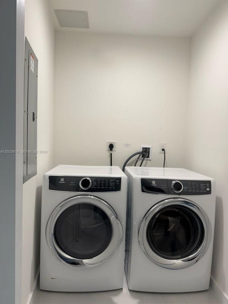 851 NE 1st Ave , Unit 1006, Miami, FL 33132 Photo