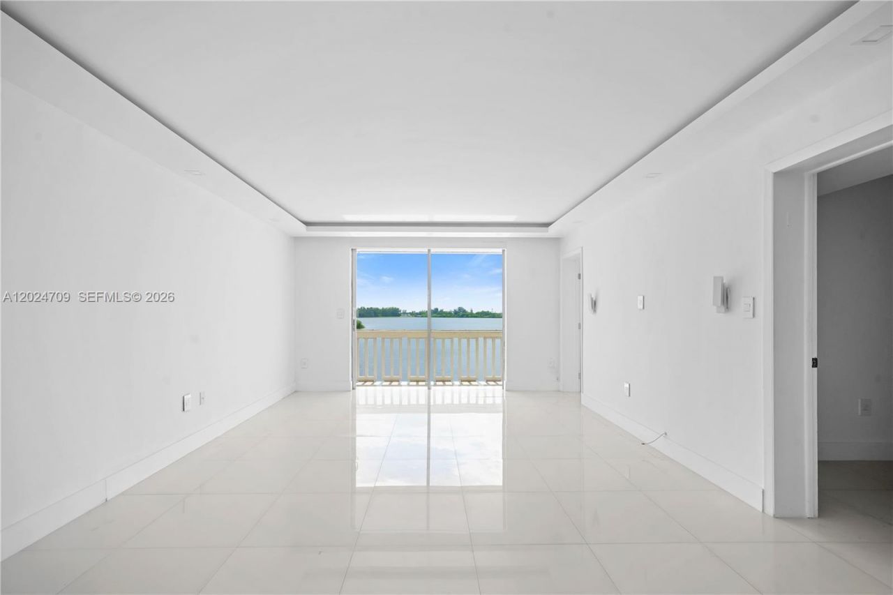 18601 NE 14th Ave, Unit 409, Miami, FL 33179 Photo