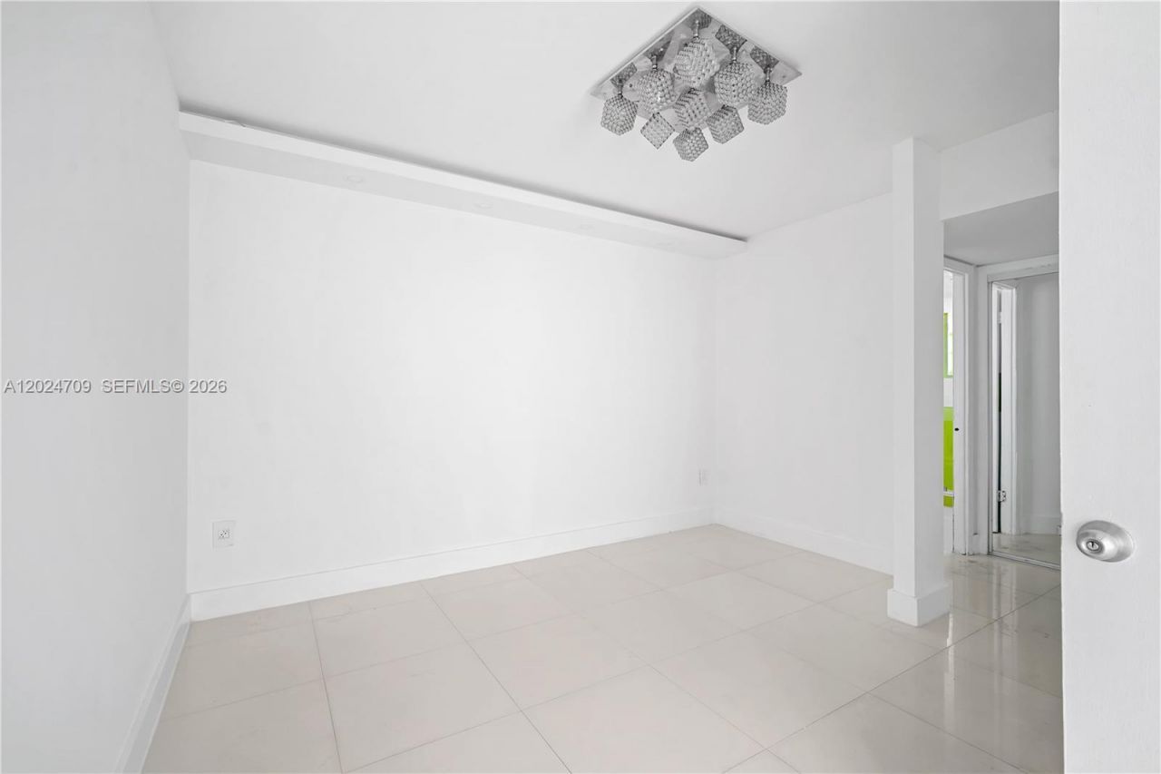 18601 NE 14th Ave, Unit 409, Miami, FL 33179 Photo