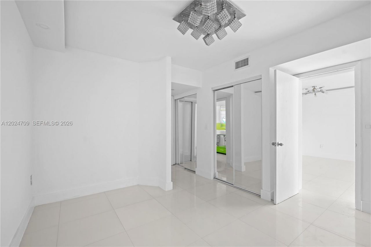 18601 NE 14th Ave, Unit 409, Miami, FL 33179 Photo