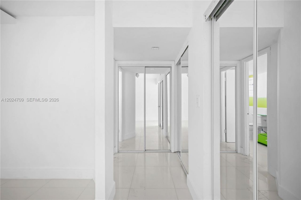 18601 NE 14th Ave, Unit 409, Miami, FL 33179 Photo