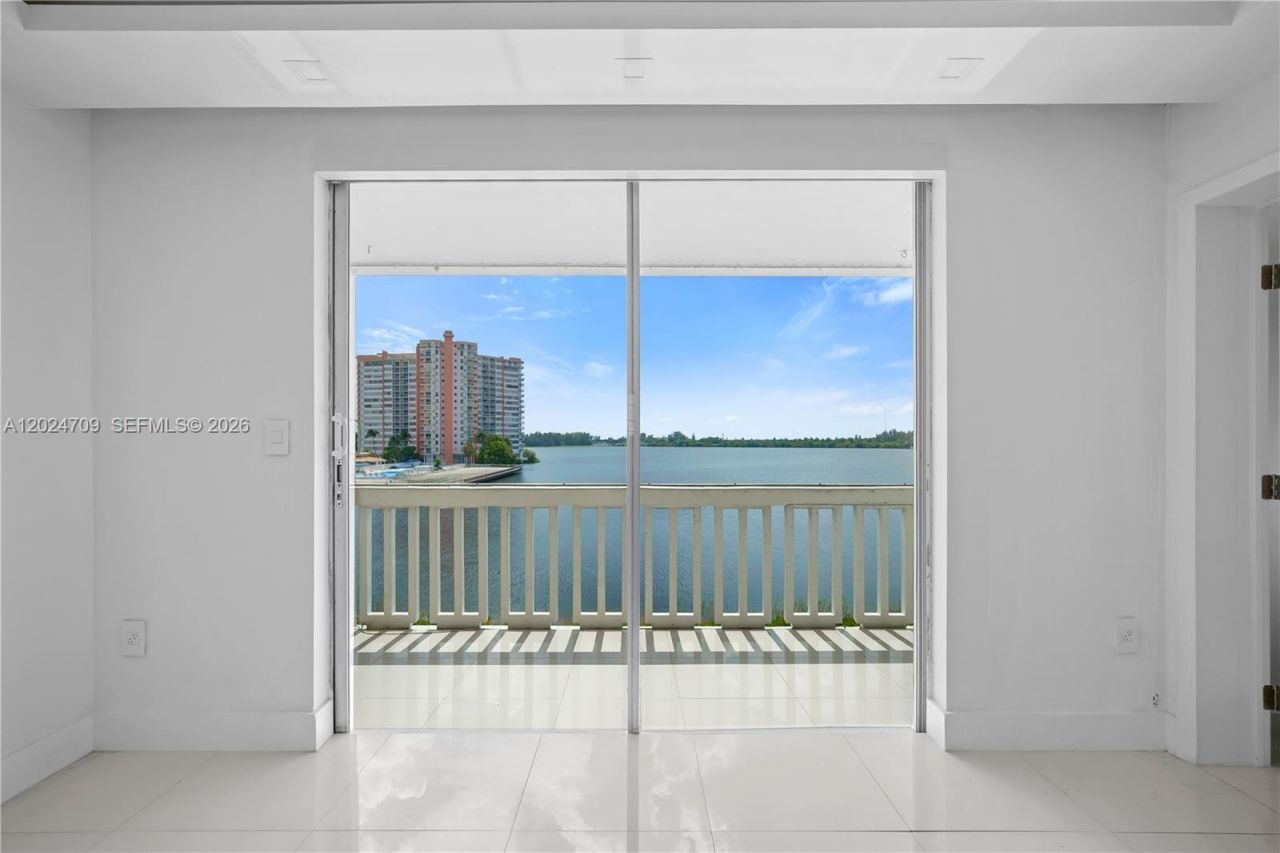 18601 NE 14th Ave, Unit 409, Miami, FL 33179 Photo