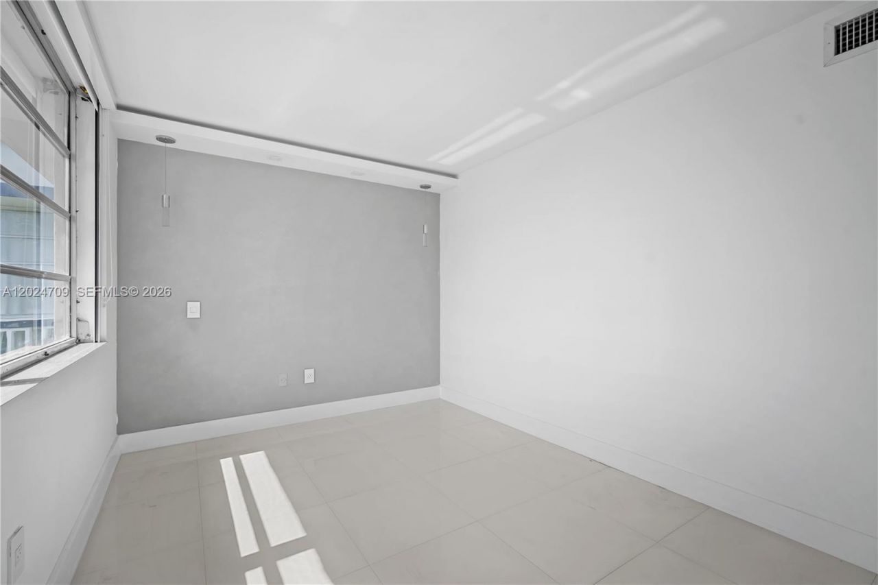 18601 NE 14th Ave, Unit 409, Miami, FL 33179 Photo