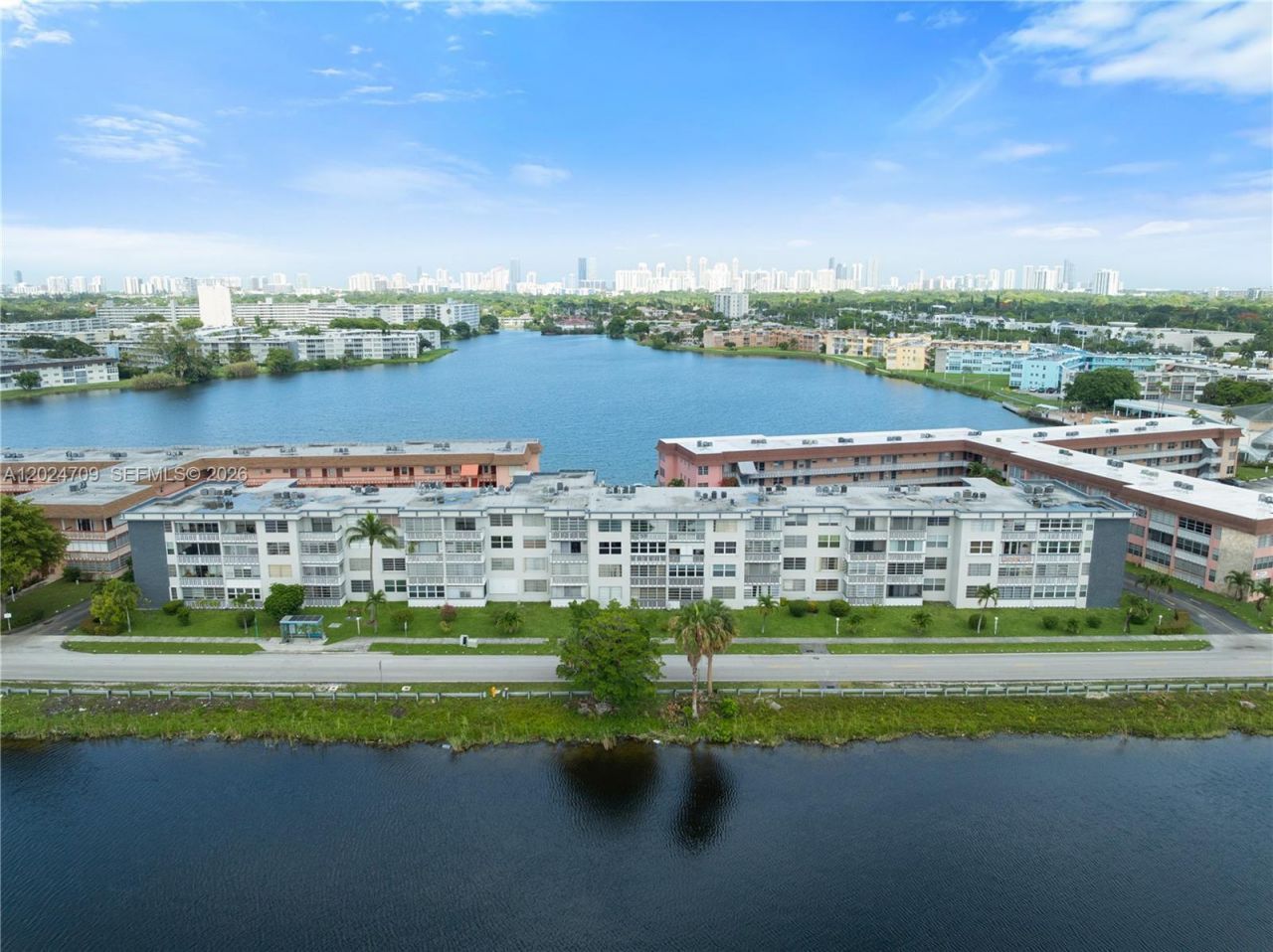 18601 NE 14th Ave, Unit 409, Miami, FL 33179 Photo