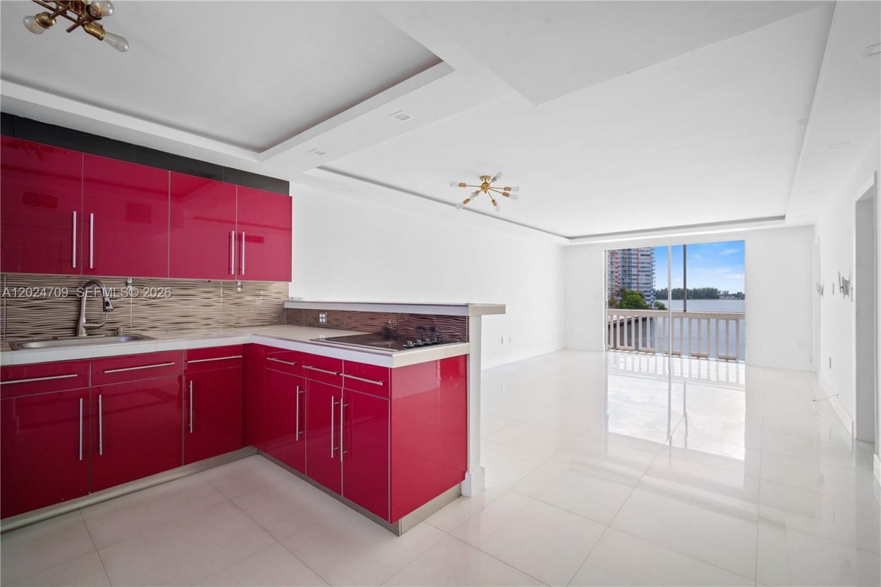 18601 NE 14th Ave, Unit 409, Miami, FL 33179 Photo