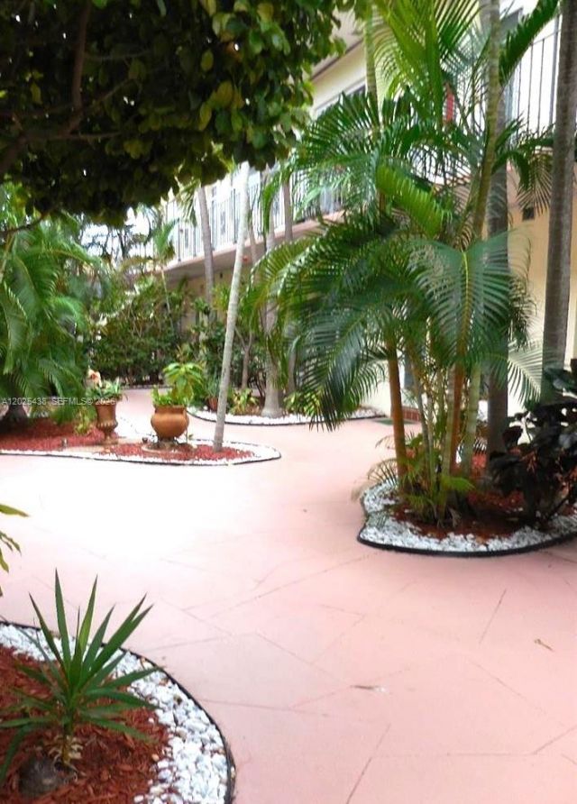 8040 Tatum Waterway Dr , Unit 2, Miami Beach, FL 33141 Photo