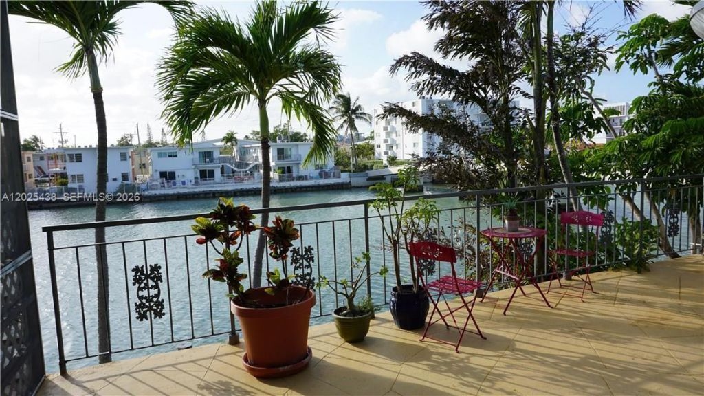 8040 Tatum Waterway Dr , Unit 2, Miami Beach, FL 33141 Photo