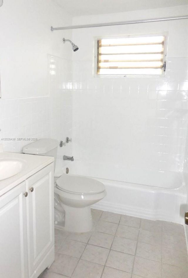 8040 Tatum Waterway Dr , Unit 2, Miami Beach, FL 33141 Photo