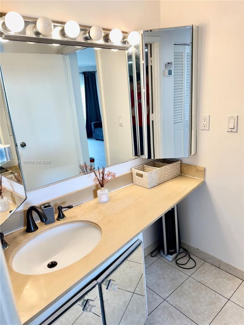 300 Bayview Dr, Unit 1903, Sunny Isles Beach, FL 33160 Photo