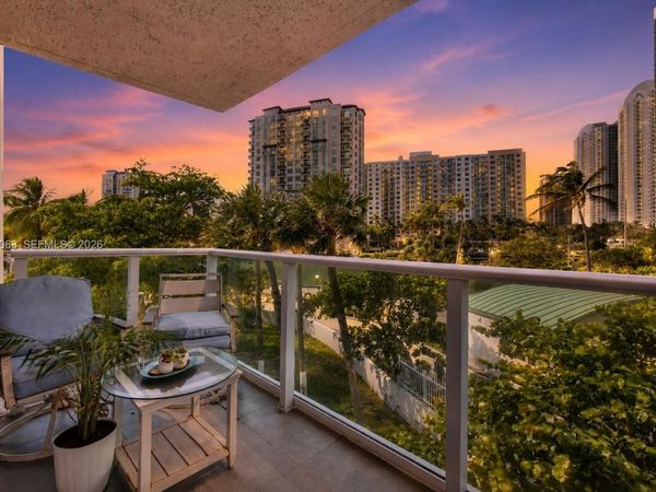 100 Bayview Dr , Unit 205, Sunny Isles Beach, FL 33160