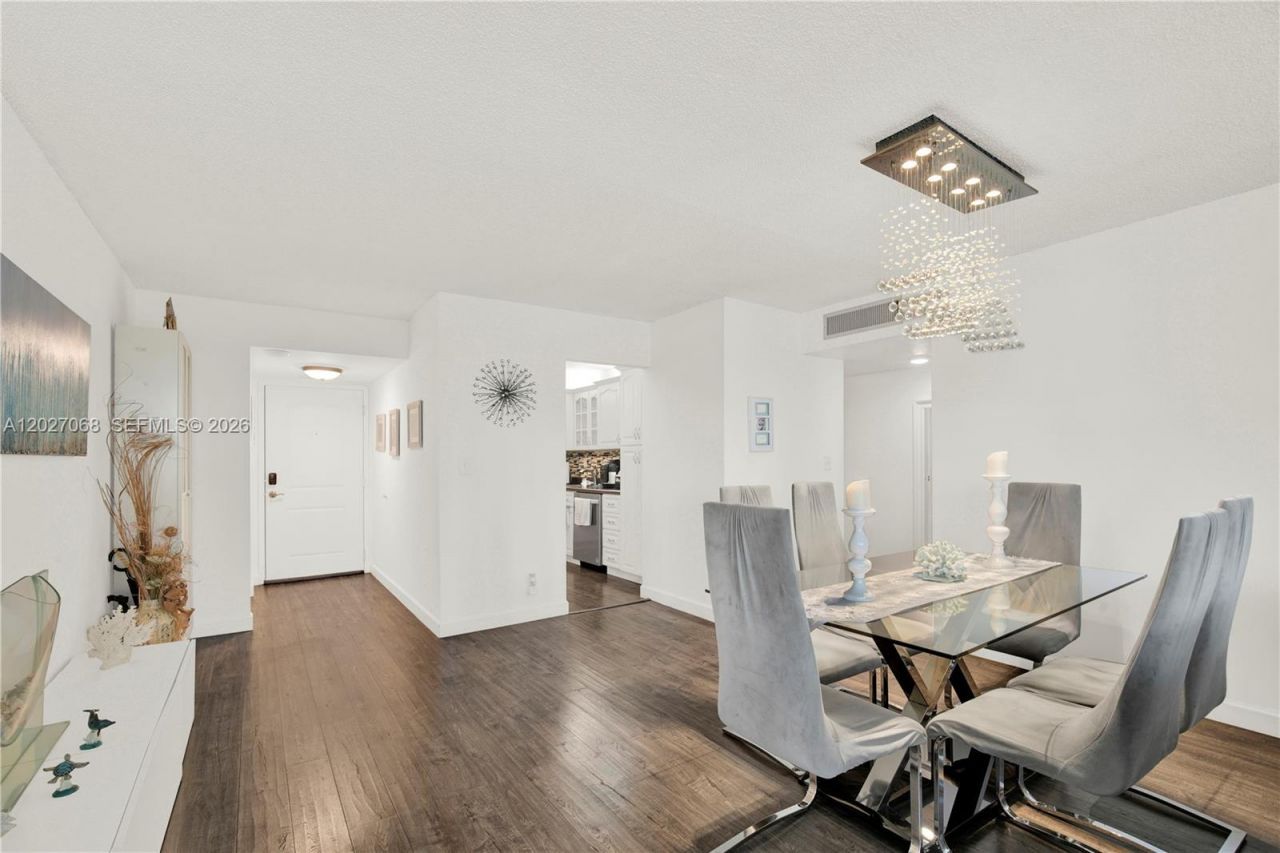 100 Bayview Dr , Unit 205, Sunny Isles Beach, FL 33160 Photo