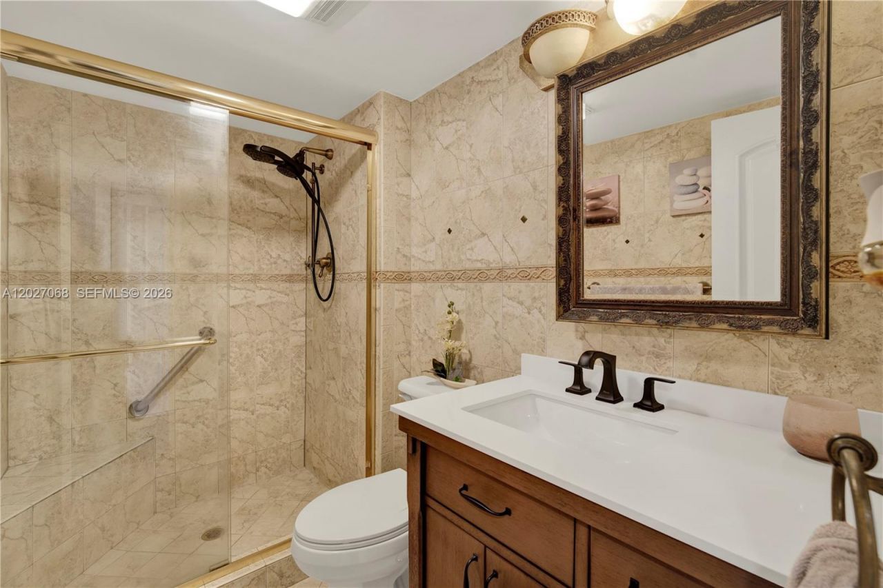 100 Bayview Dr , Unit 205, Sunny Isles Beach, FL 33160 Photo