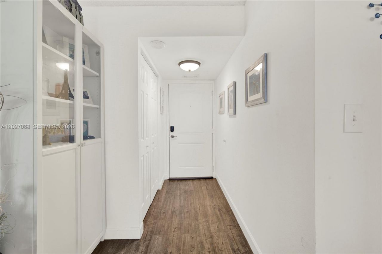 100 Bayview Dr , Unit 205, Sunny Isles Beach, FL 33160 Photo
