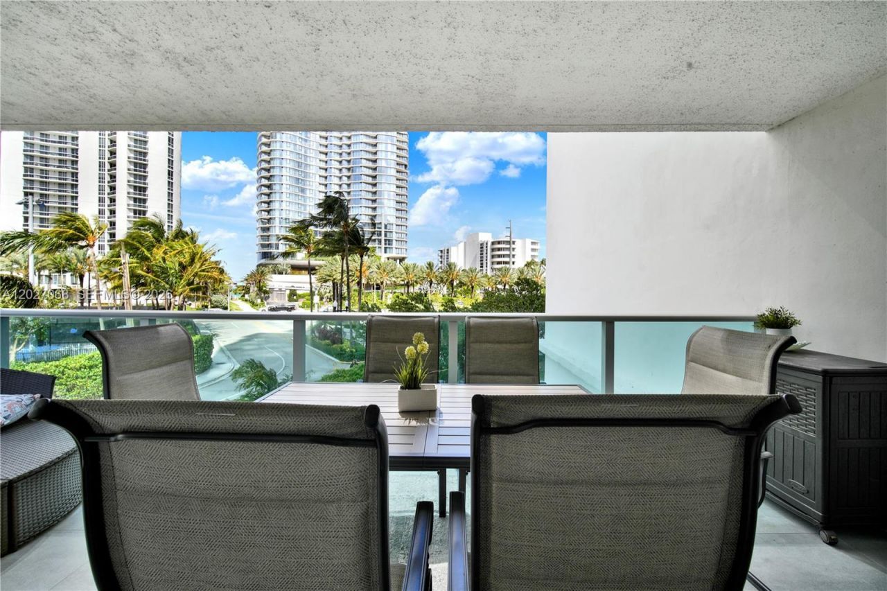 100 Bayview Dr , Unit 205, Sunny Isles Beach, FL 33160 Photo