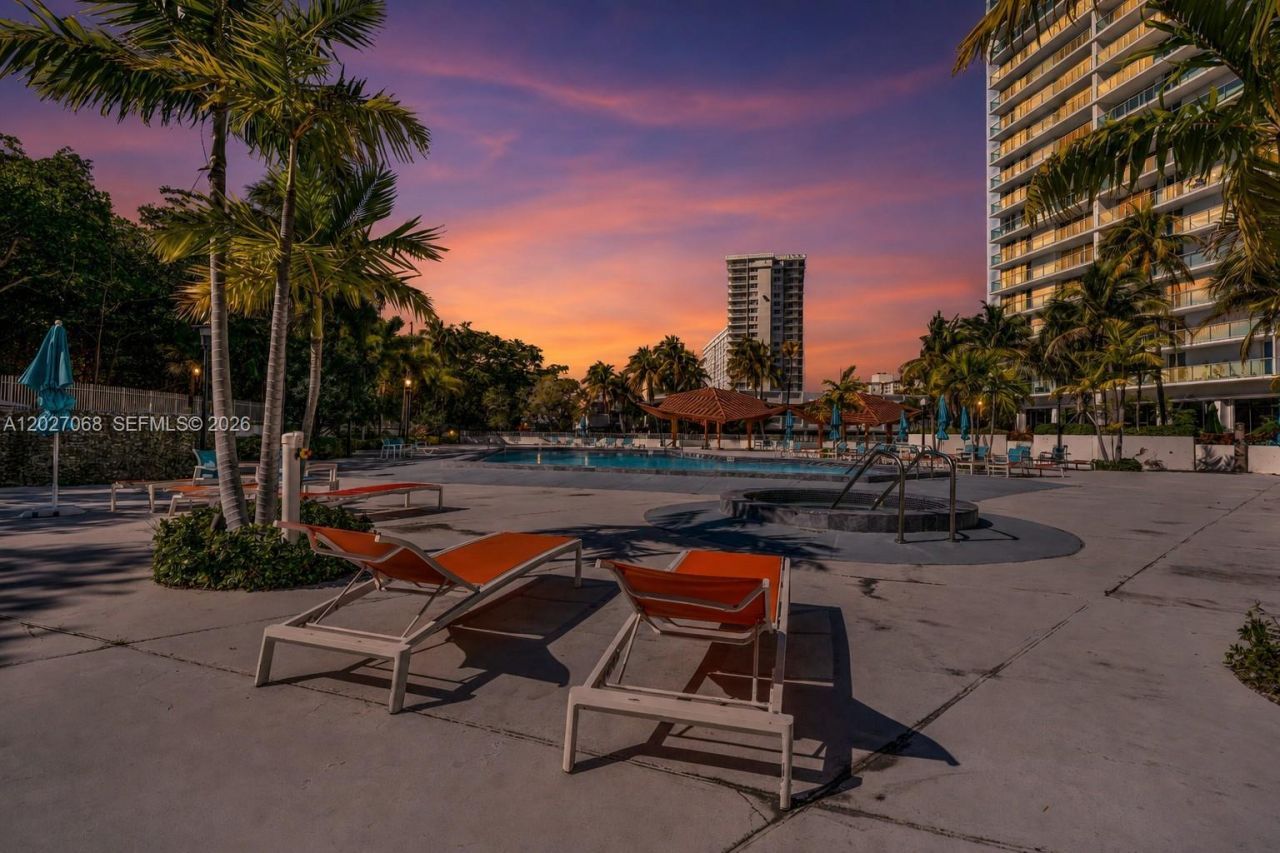 100 Bayview Dr , Unit 205, Sunny Isles Beach, FL 33160 Photo