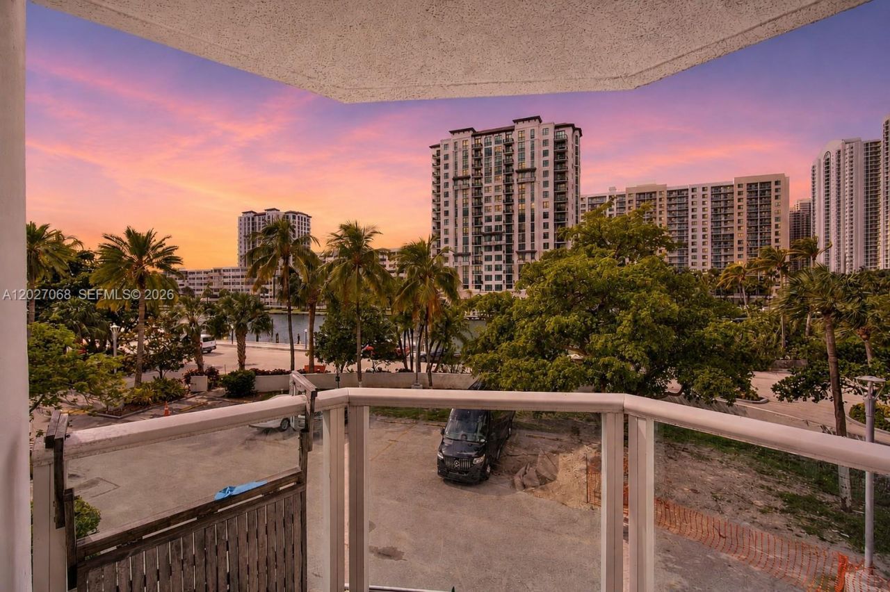 100 Bayview Dr , Unit 205, Sunny Isles Beach, FL 33160 Photo