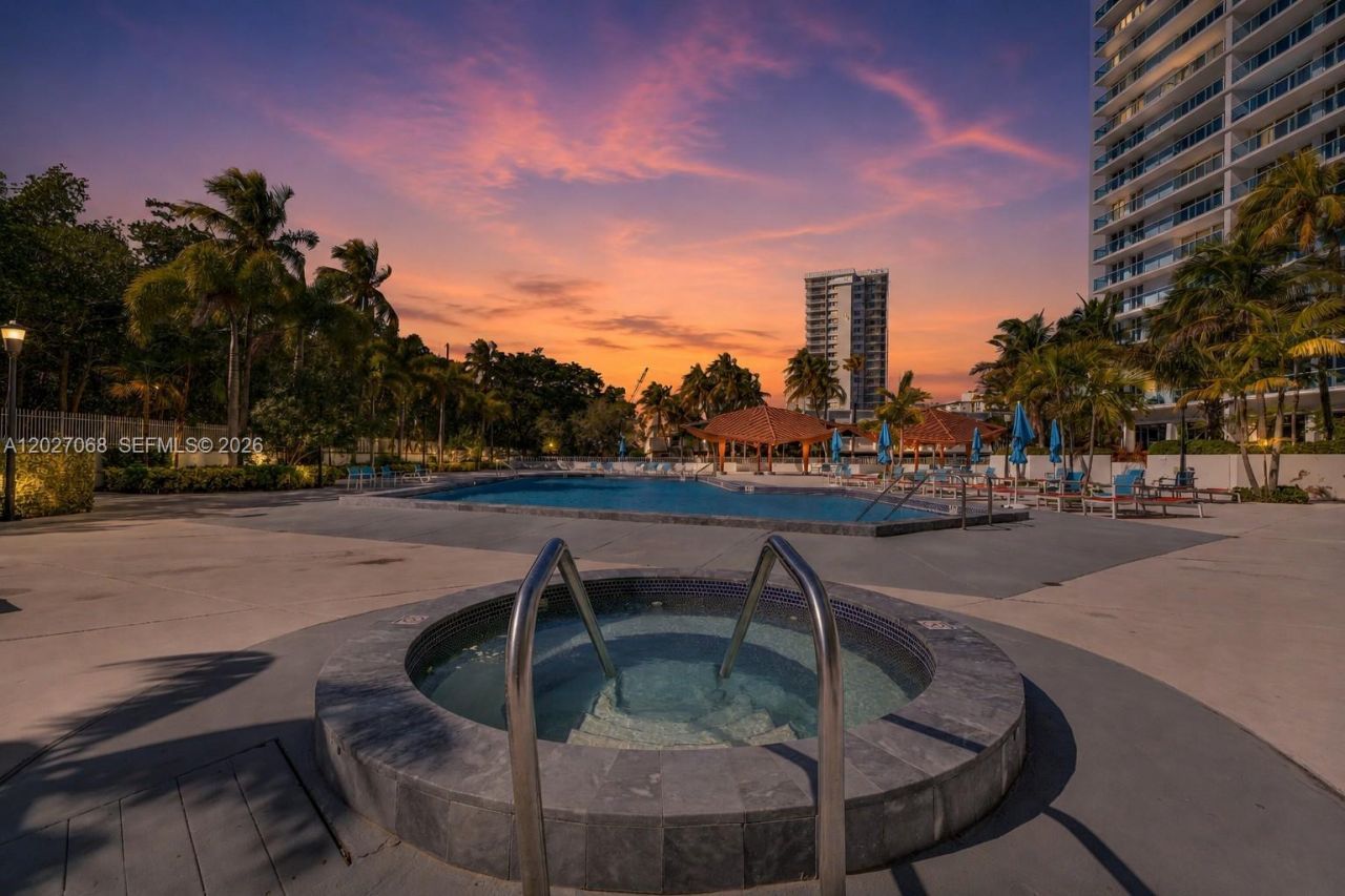 100 Bayview Dr , Unit 205, Sunny Isles Beach, FL 33160 Photo
