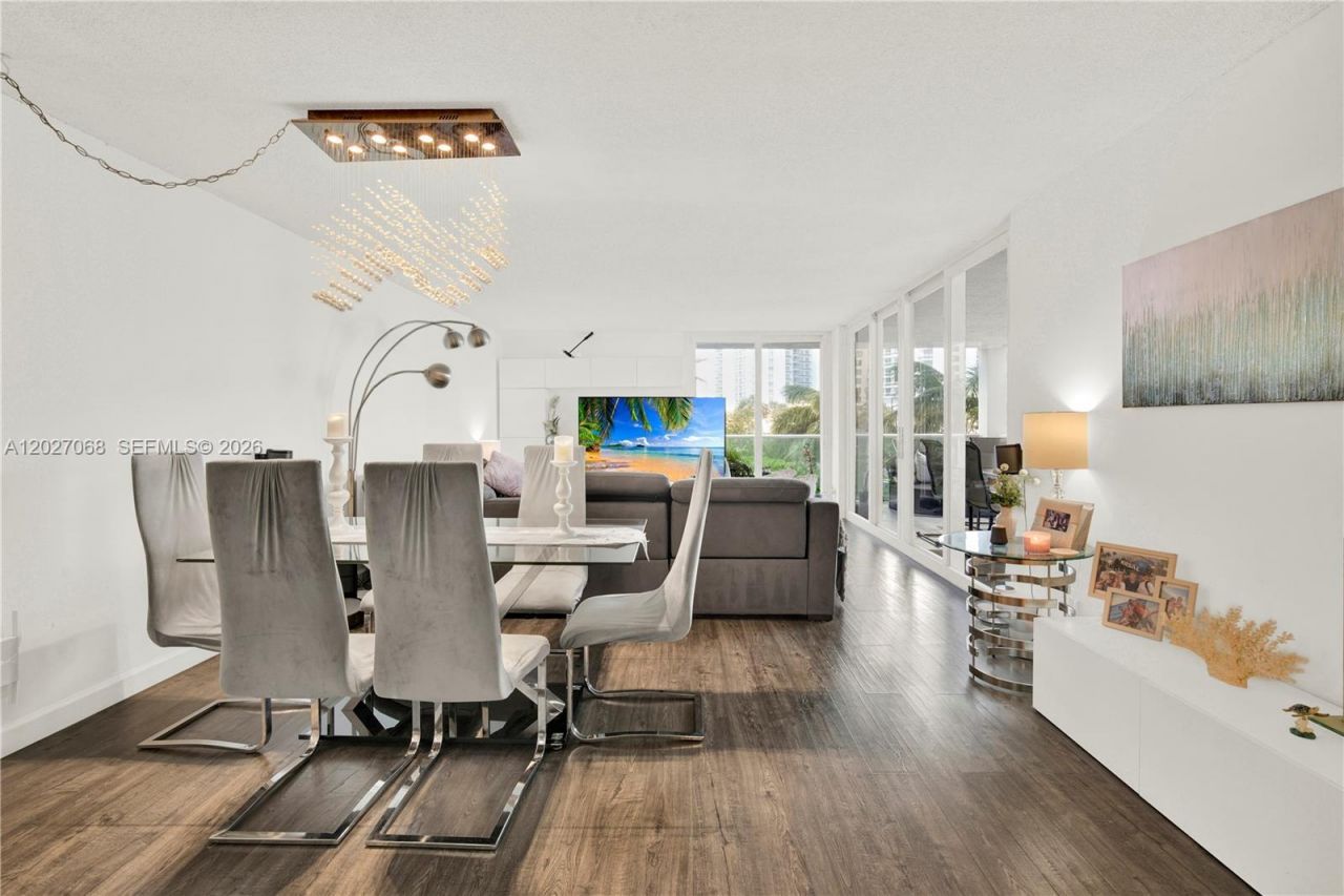 100 Bayview Dr , Unit 205, Sunny Isles Beach, FL 33160 Photo