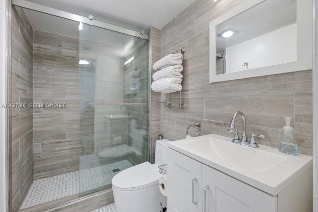 20505 E Country Club Dr , Unit 143, Aventura, FL 33180 Photo