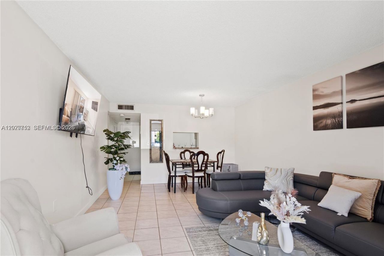 5201 NW 7th St, Unit 105, Miami, FL 33126 Photo