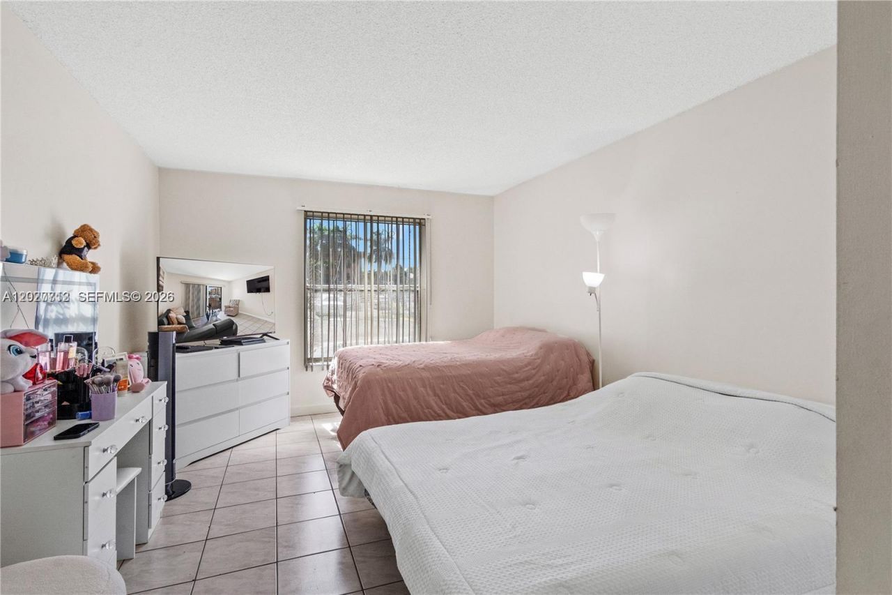 5201 NW 7th St, Unit 105, Miami, FL 33126 Photo