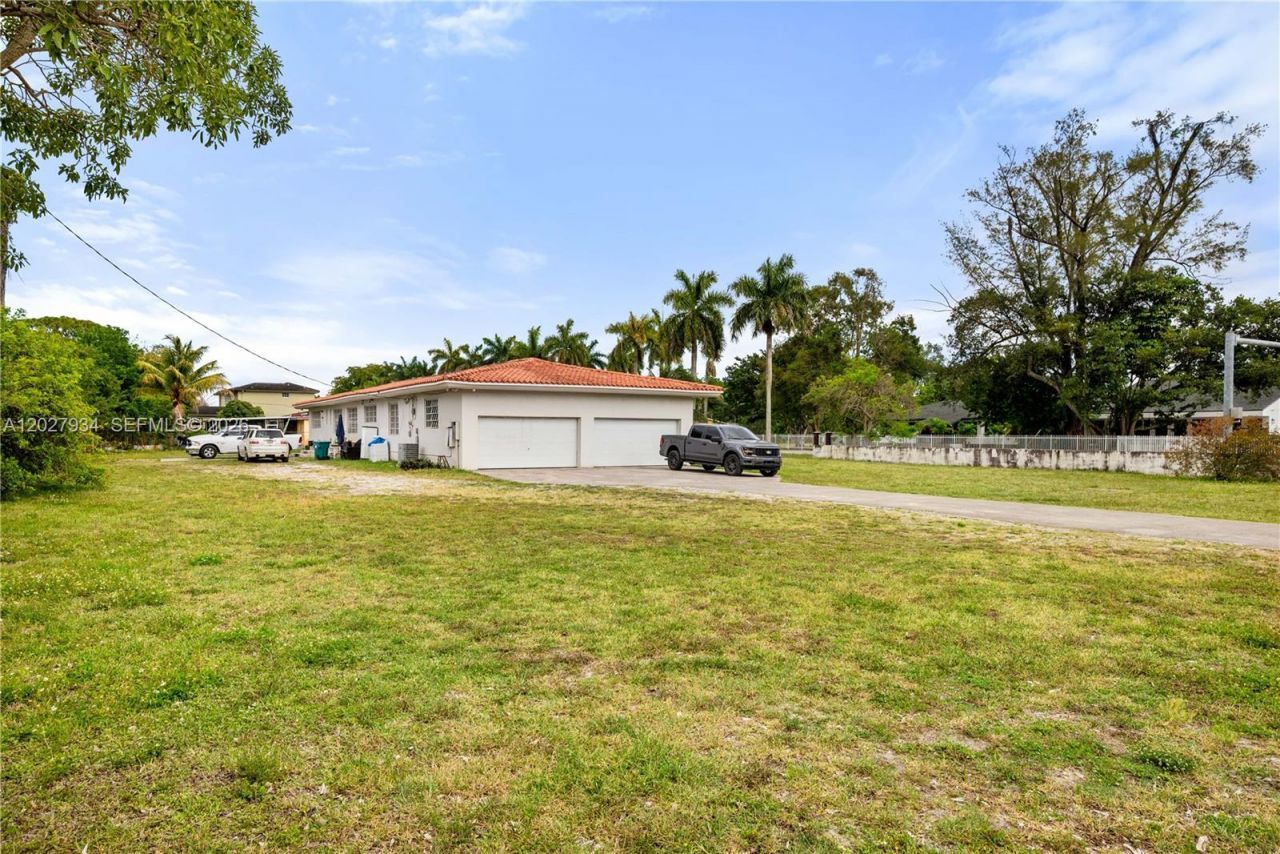 1895 NW 175th St , Miami Gardens, FL 33056 Photo