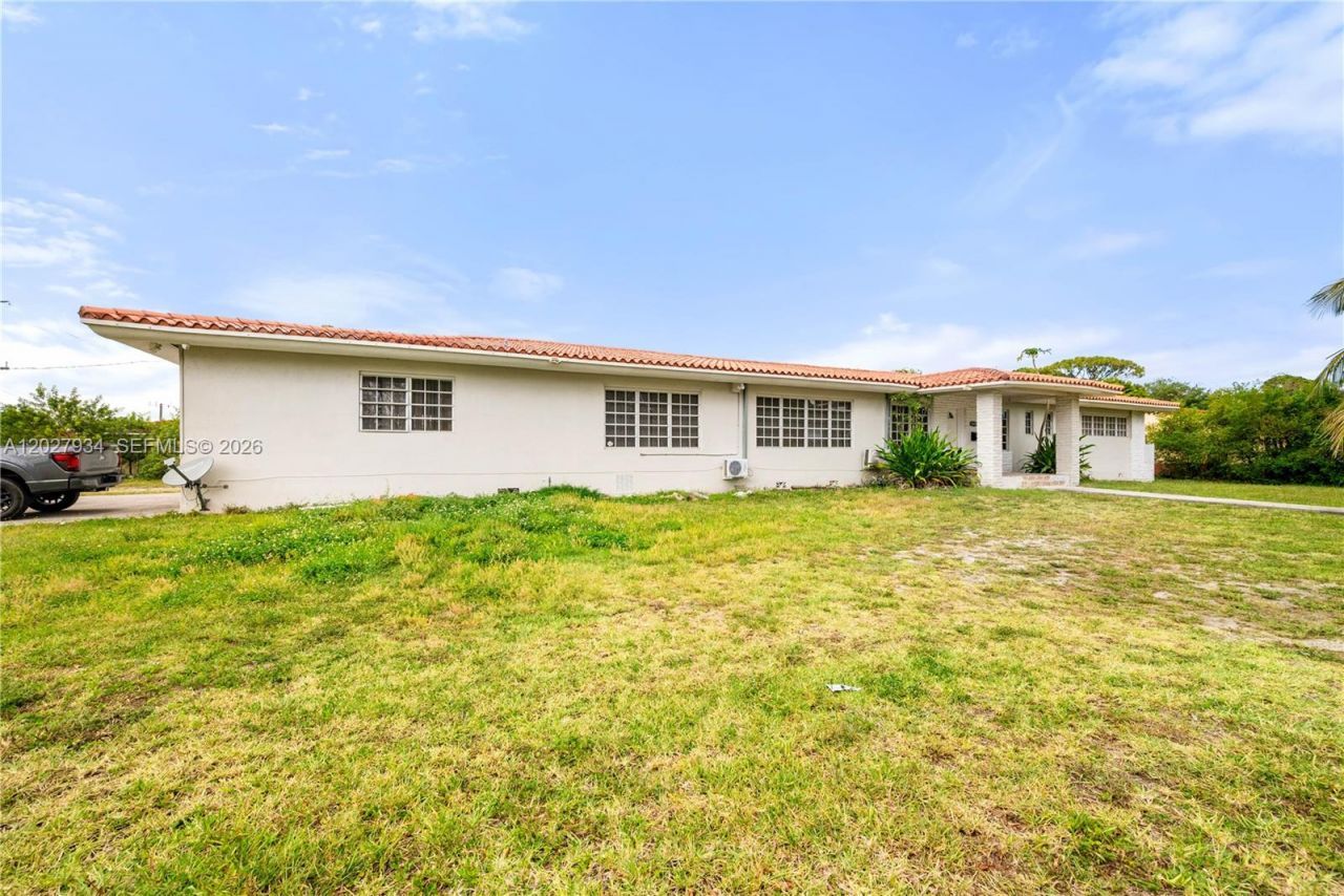 1895 NW 175th St , Miami Gardens, FL 33056 Photo