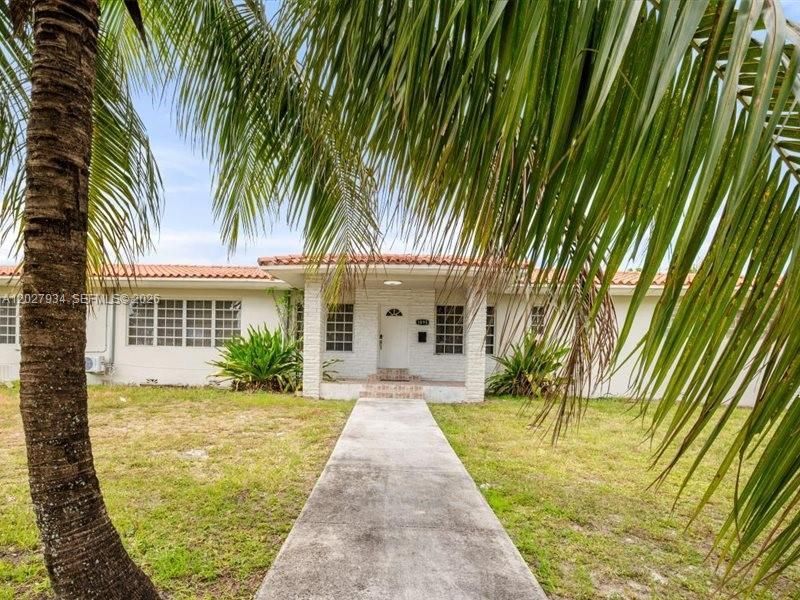 1895 NW 175th St , Miami Gardens, FL 33056 Photo
