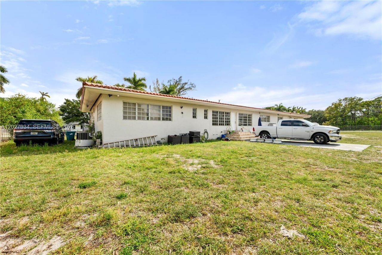 1895 NW 175th St , Miami Gardens, FL 33056 Photo