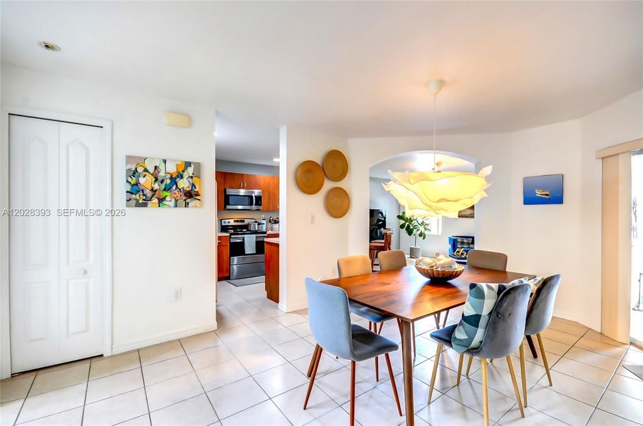 16600 SW 47th Ter, Miami, FL 33185 Photo