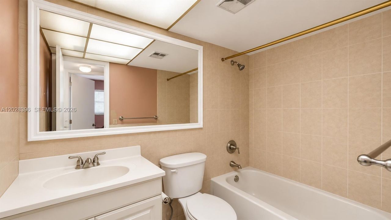 2811 N Pine Island Rd, Unit 302, Sunrise, FL 33322 Photo
