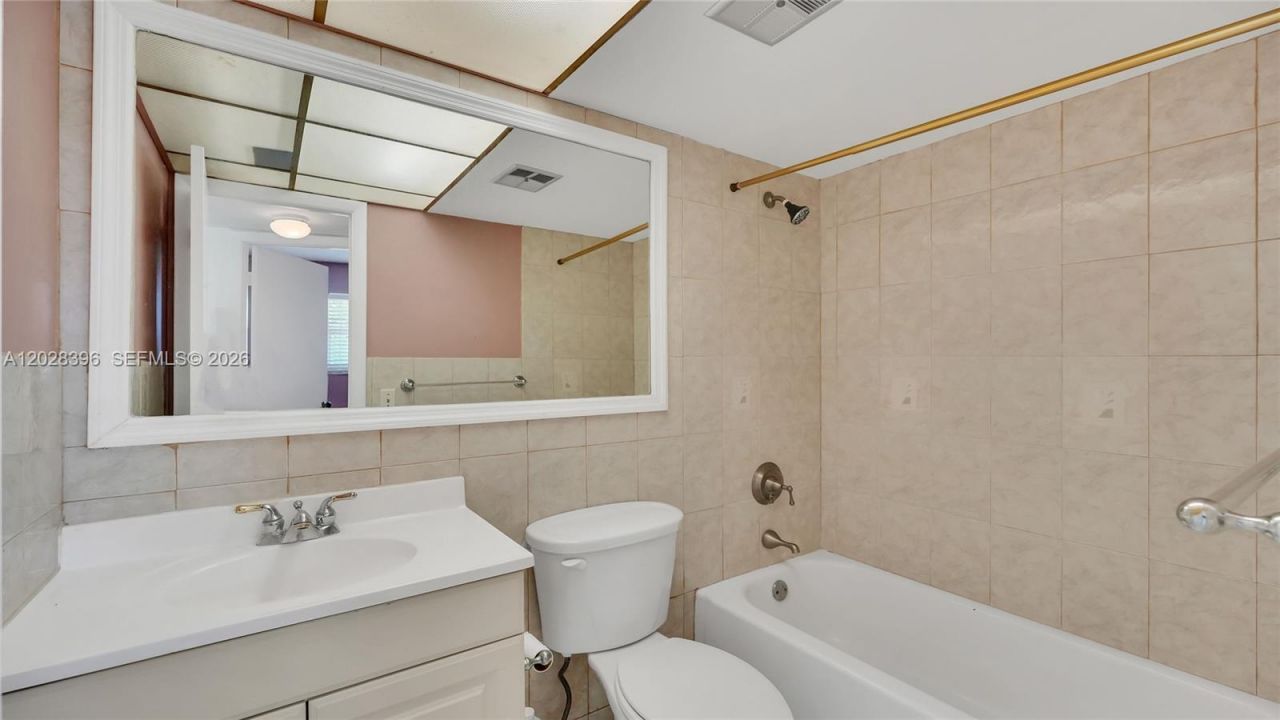 2811 N Pine Island Rd, Unit 302, Sunrise, FL 33322 Photo