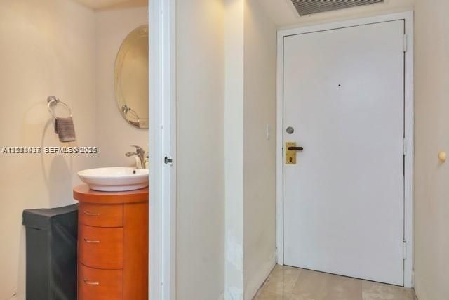 555 NE 15th St, Unit 16H, Miami, FL 33132 Photo