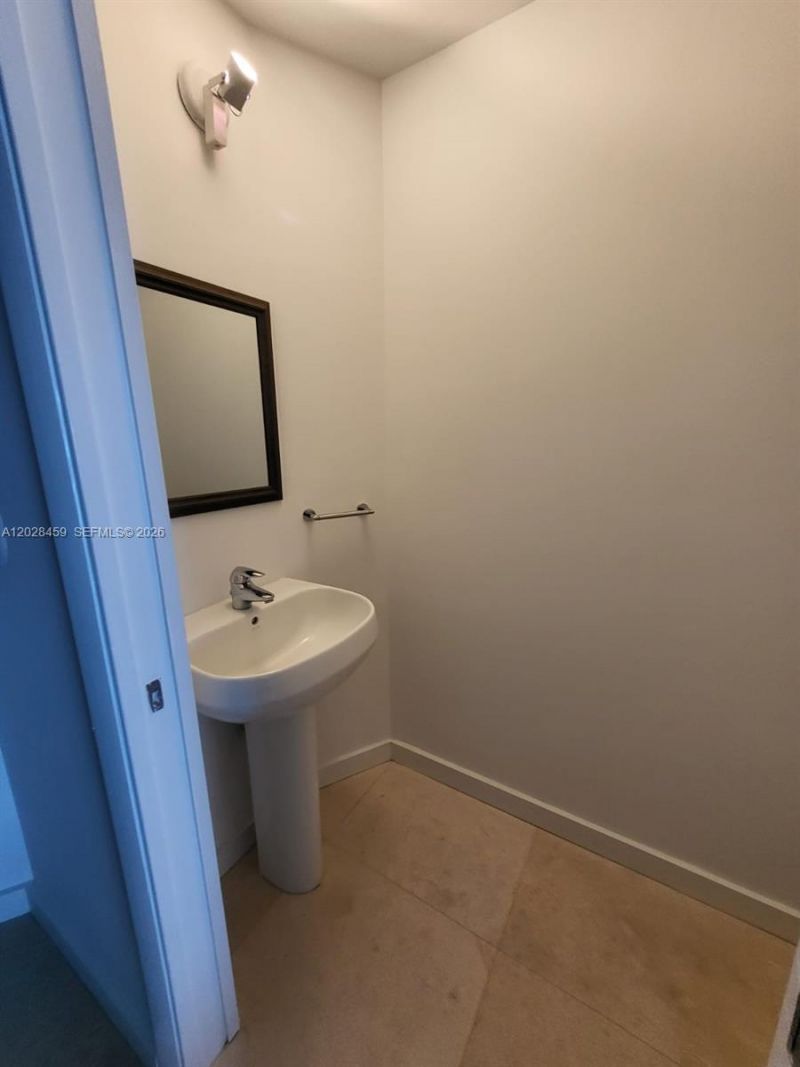 1900 N Bayshore Dr , Unit 2415, Miami, FL 33132 Photo