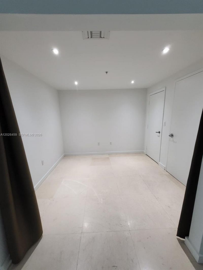 1900 N Bayshore Dr , Unit 2415, Miami, FL 33132 Photo