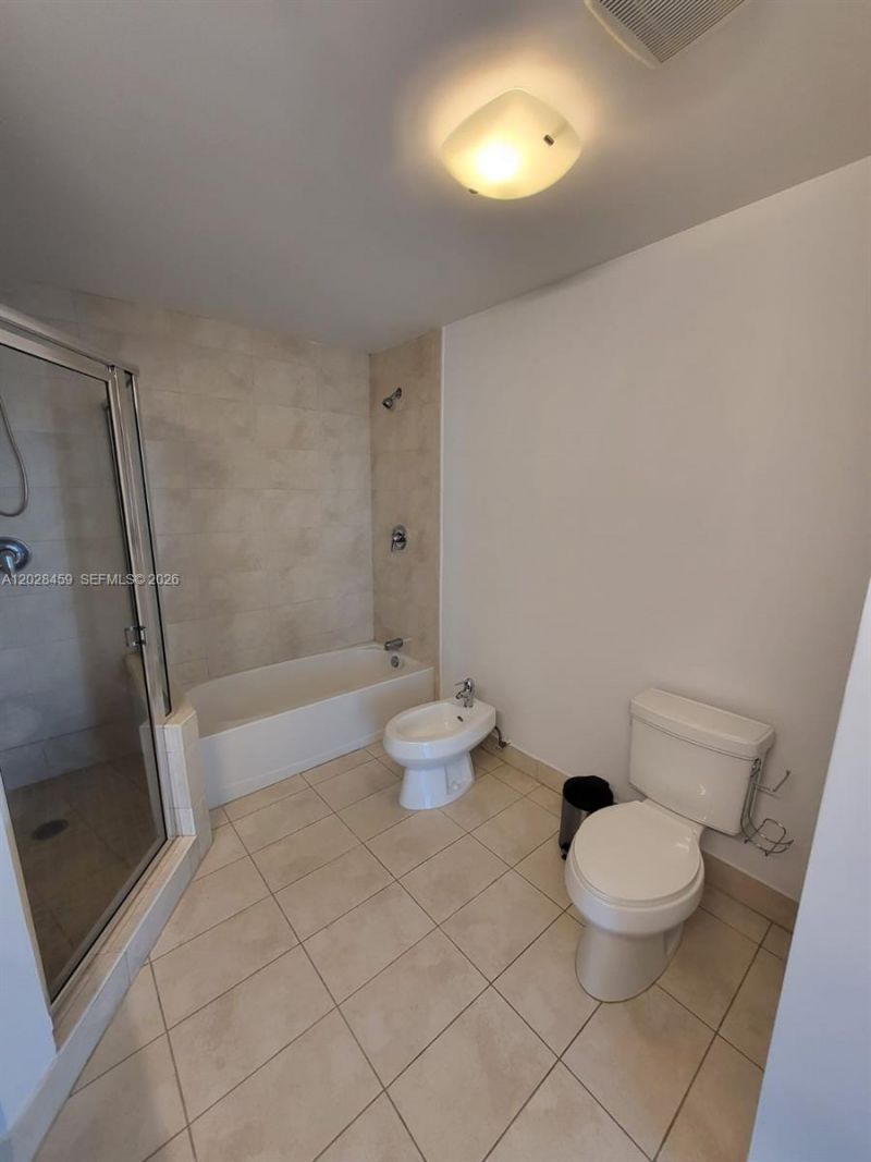 1900 N Bayshore Dr , Unit 2415, Miami, FL 33132 Photo