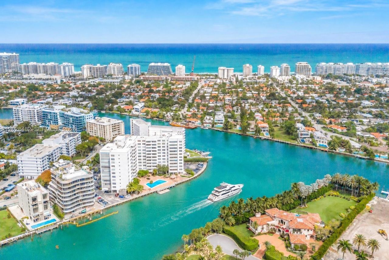 9102 W Bay Harbor Dr , Unit 3-C, Bay Harbor Islands, FL 33154 Photo