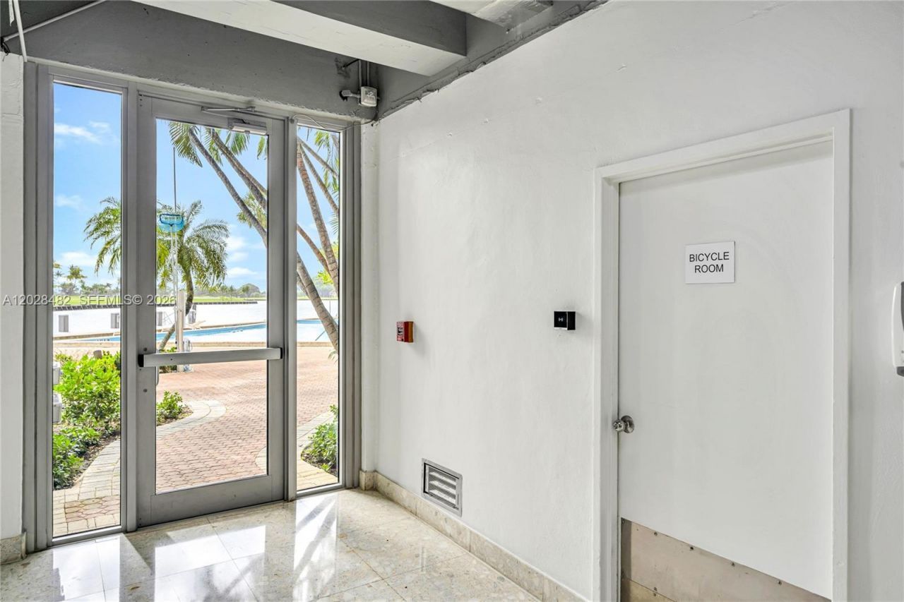 9102 W Bay Harbor Dr , Unit 3-C, Bay Harbor Islands, FL 33154 Photo