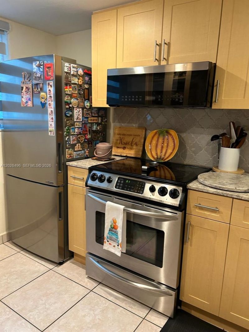 7033 NW 169th St , Hialeah, FL 33015 Photo