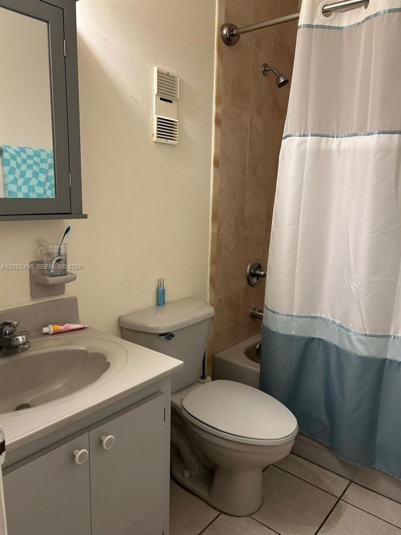 7033 NW 169th St, Hialeah, FL 33015 Photo