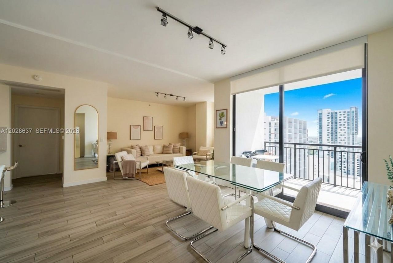999 SW 1st Ave , Unit 2112, Miami, FL 33130 Photo