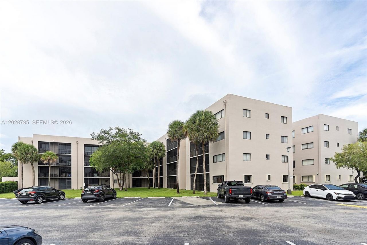 8760 SW 133rd Ave Rd , Unit 301, Miami, FL 33183 Photo